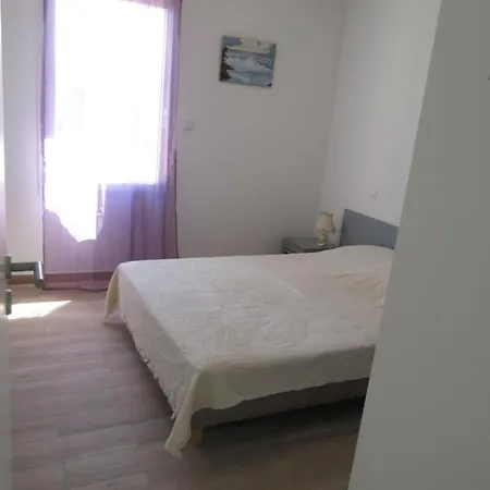 Maison Neuve Dans Avec Terrasse Et Jardin 3*