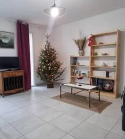 Maison Neuve Dans Avec Terrasse Et Jardin Hotel Saintes