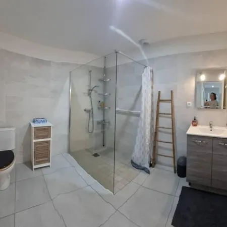 Ξενοδοχείο Maison Neuve Dans Avec Terrasse Et Jardin 3*